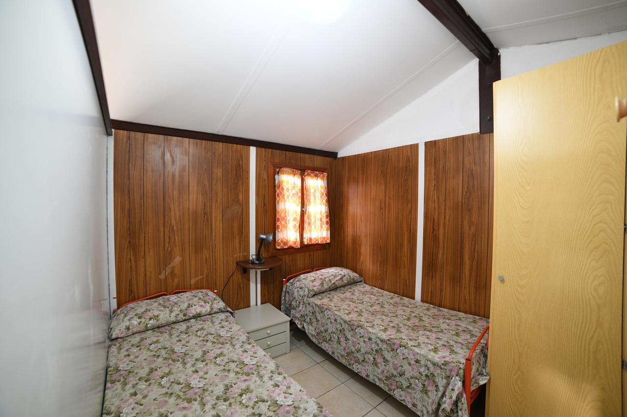 Camping C'Era Una Volta Hotel Villanova d'Albenga Kamer foto